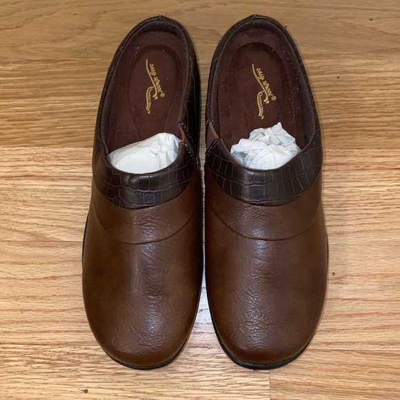 Easy Street Womens Swing Brown Faux Leather Slip-On Loafer Mules Shoes New - Picture 1 of 5